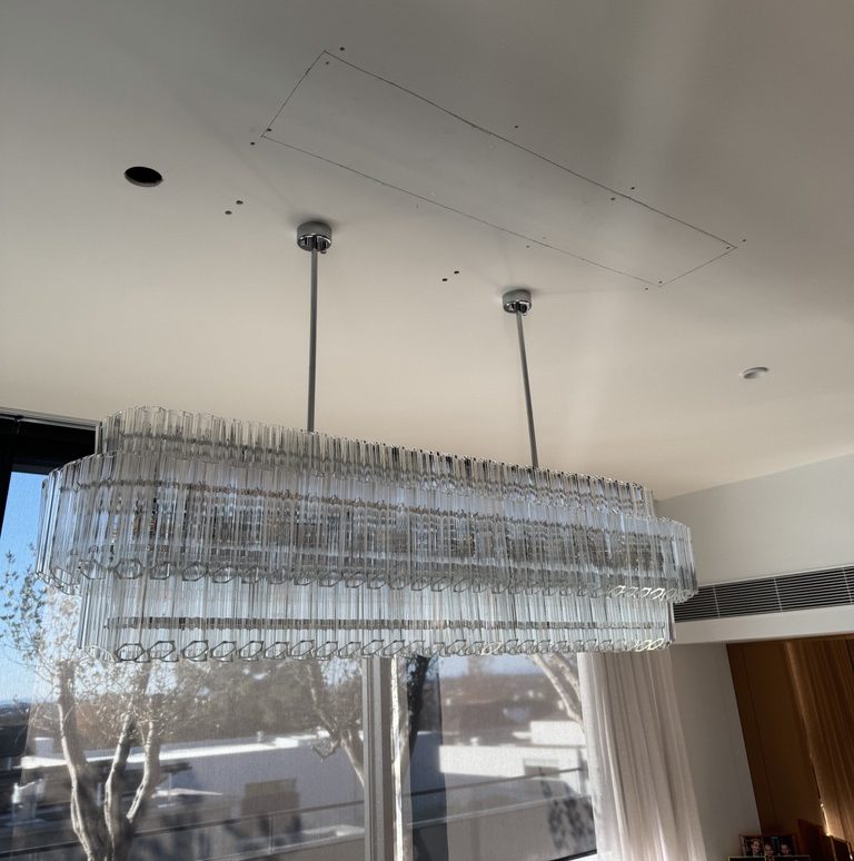 Glass-rod linear chandelier